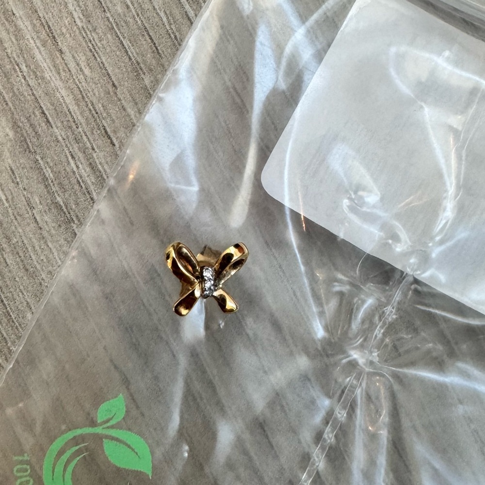 Kendra Scott 14k gold and diamond bow earring; single stud